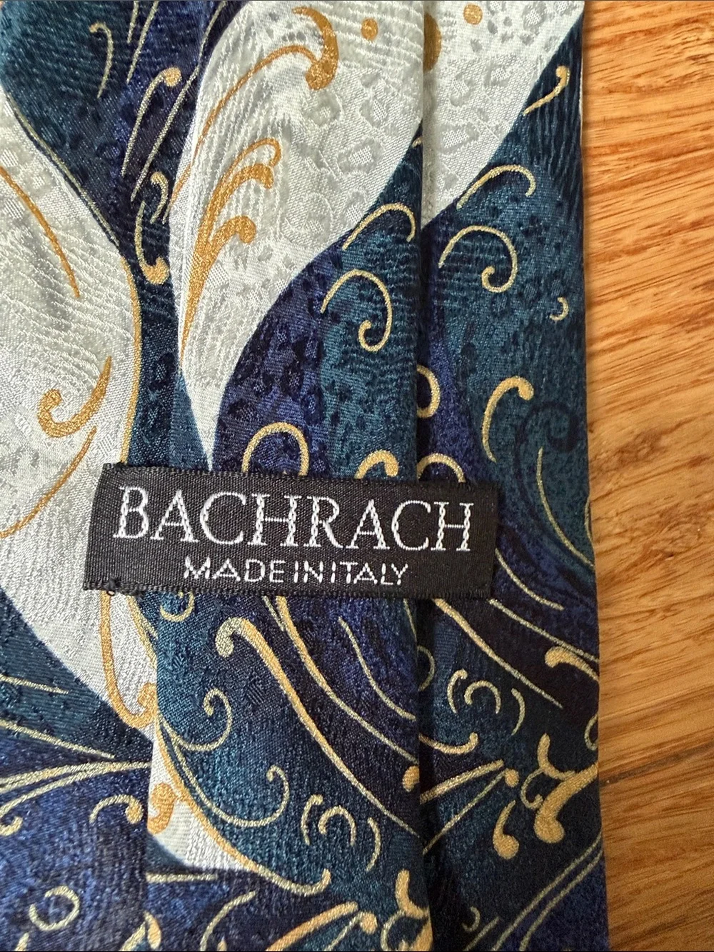 (14t)Bachrach Made in Italy 100% Silk Abstract Floral Scroll Necktie